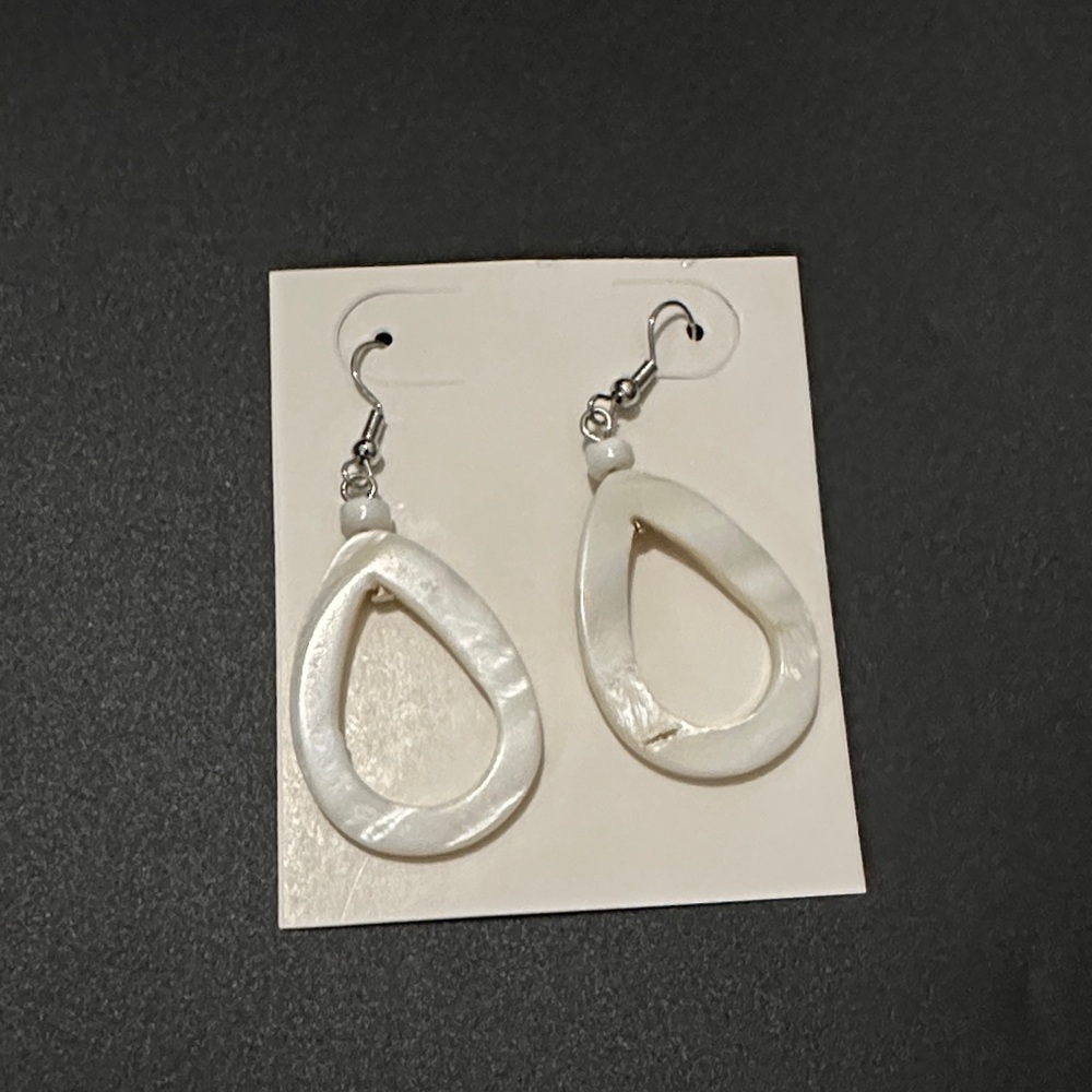 NEW Elegant White Teardrop Earrings